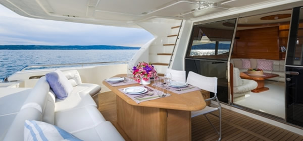 Ferretti 730