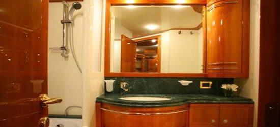 Ferretti 880