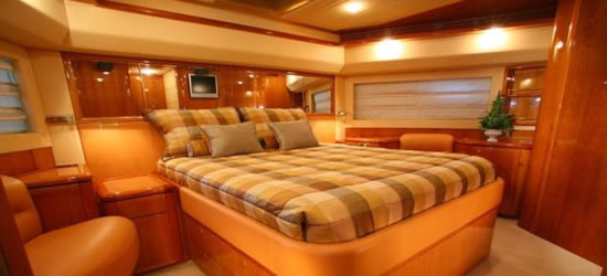 Ferretti 880